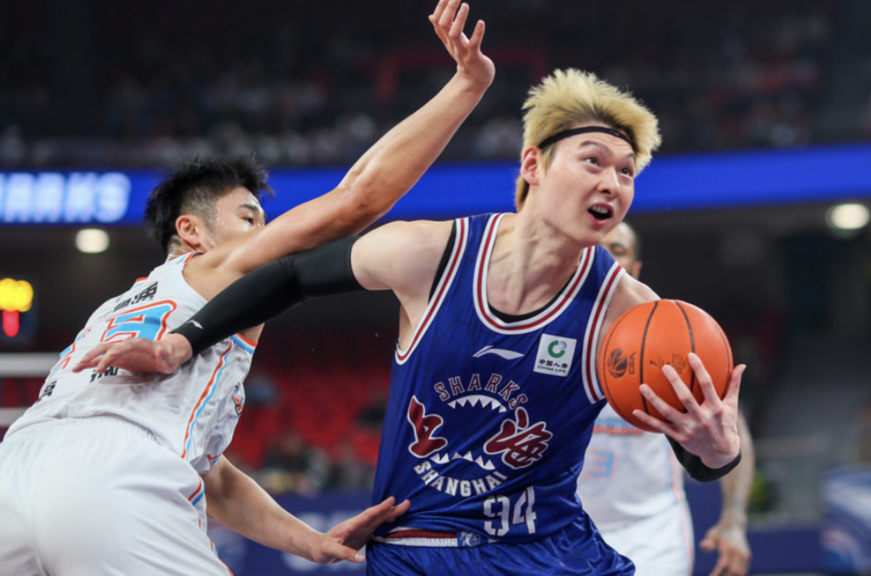 山东队险胜猛龙,王哲林刷新纪录 山东队险胜猛龙,王哲林刷新纪录