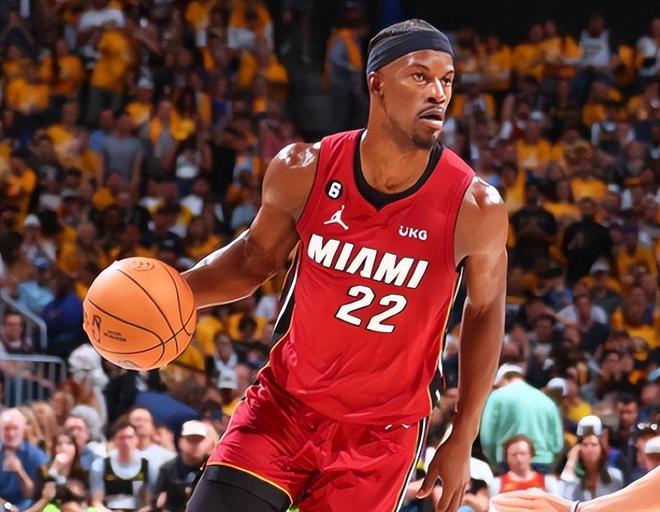 掘金完胜深圳队，范弗利特点燃赛场