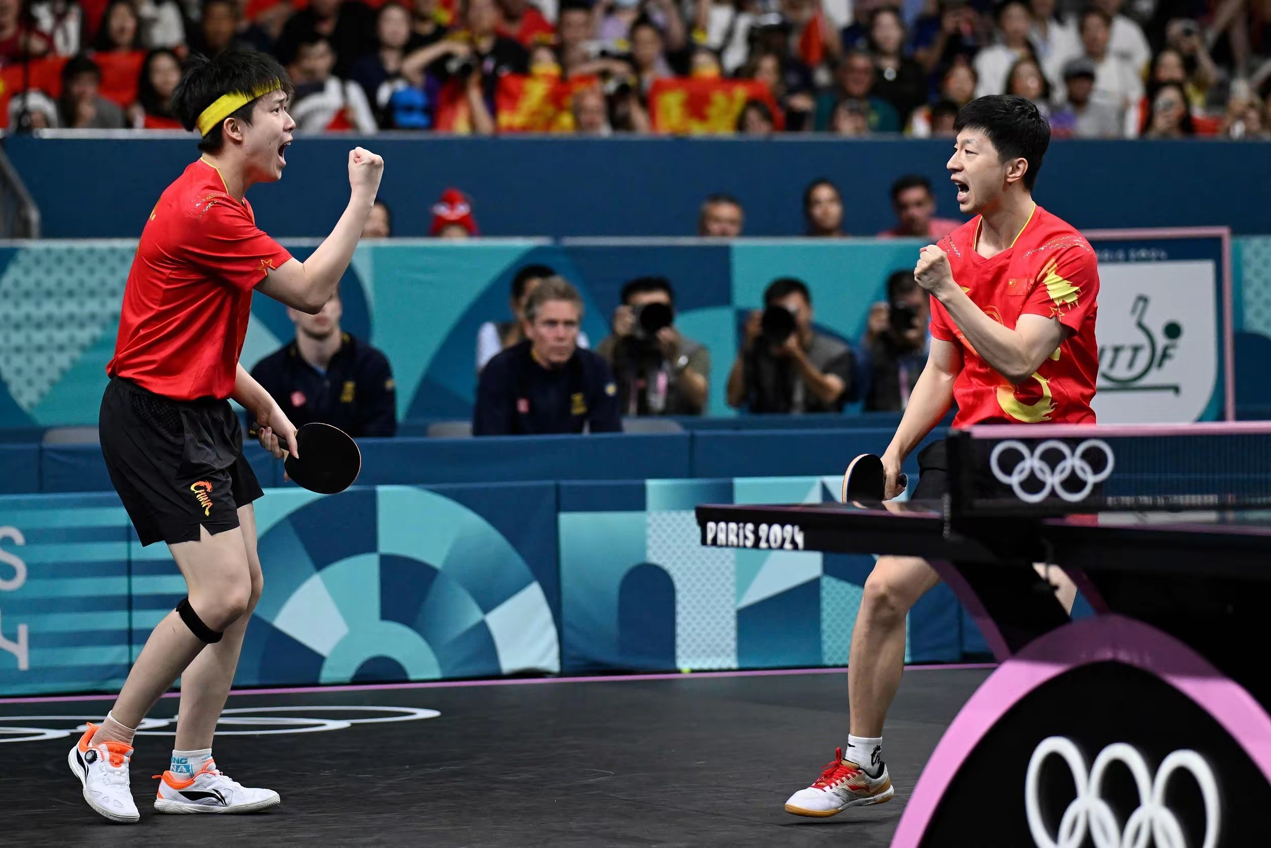 中国乒乓球队绝地反击日本乒乓球队，马龙关键制胜