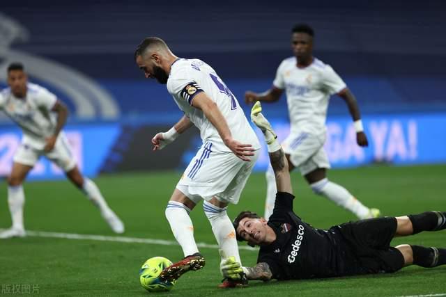 马赛碾压波兰，罗德里戈完成帽子戏法