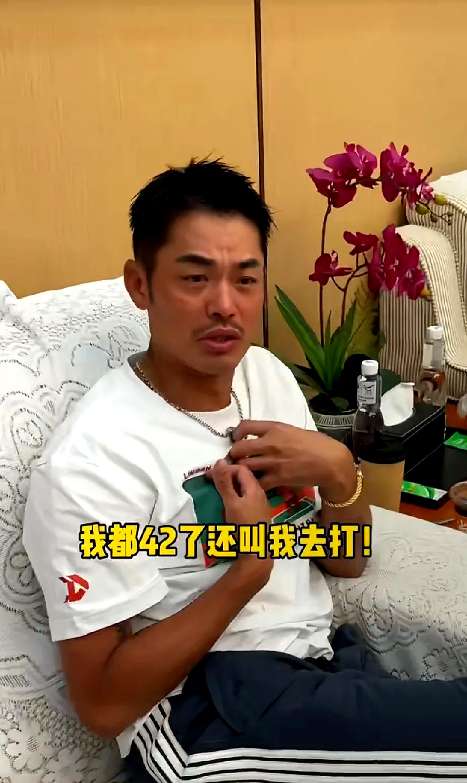 中国羽毛球队碾压英格兰羽毛球队，林丹完成帽子戏法