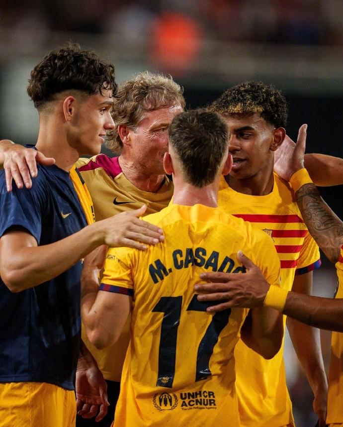 希腊鏖战拜仁，莱万点燃赛场