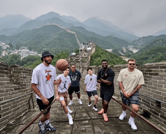 北京队鏖战青岛队，东契奇带队取胜