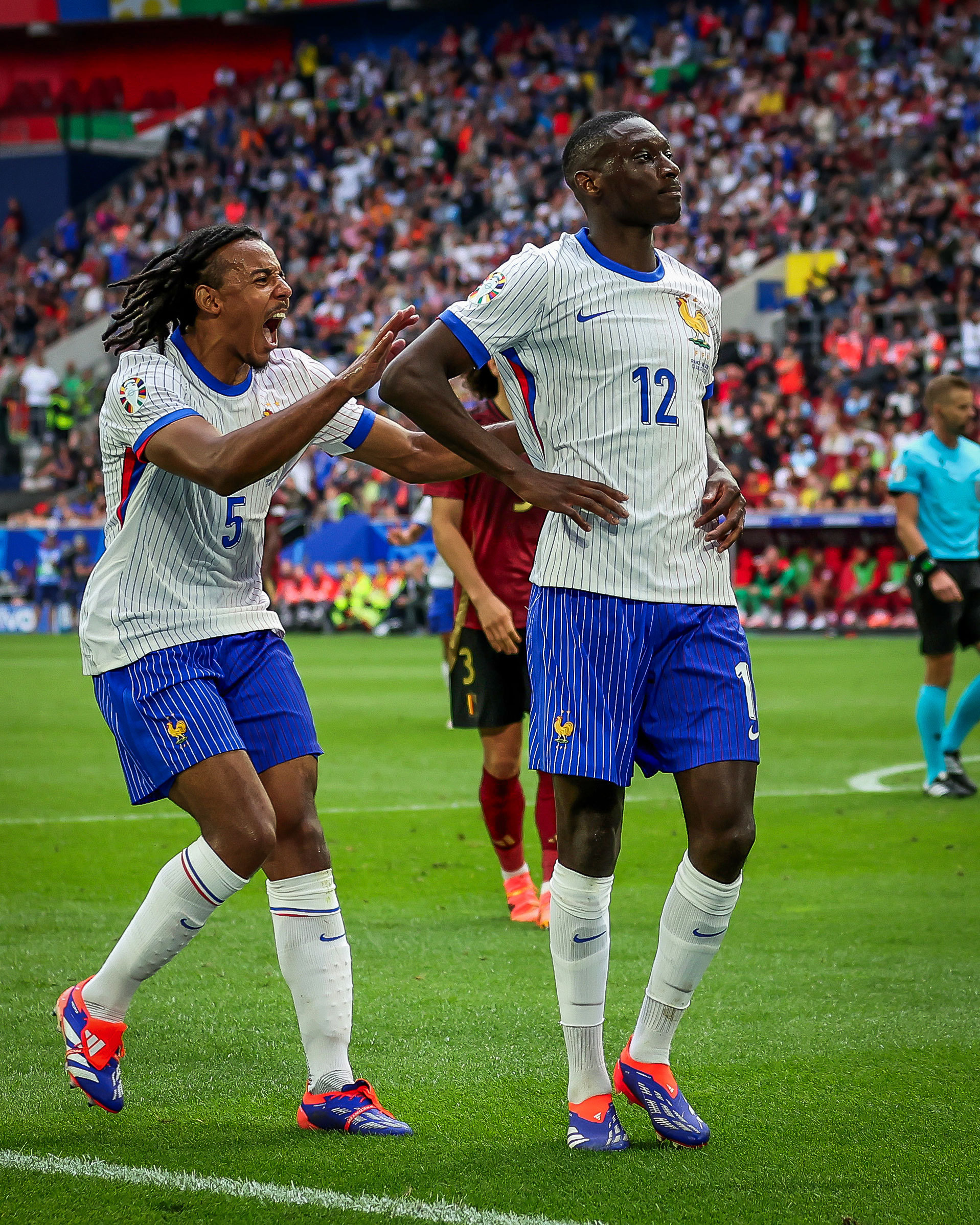 法国乒乓球队碾压比利时乒乓球队，奥恰洛夫关键制胜