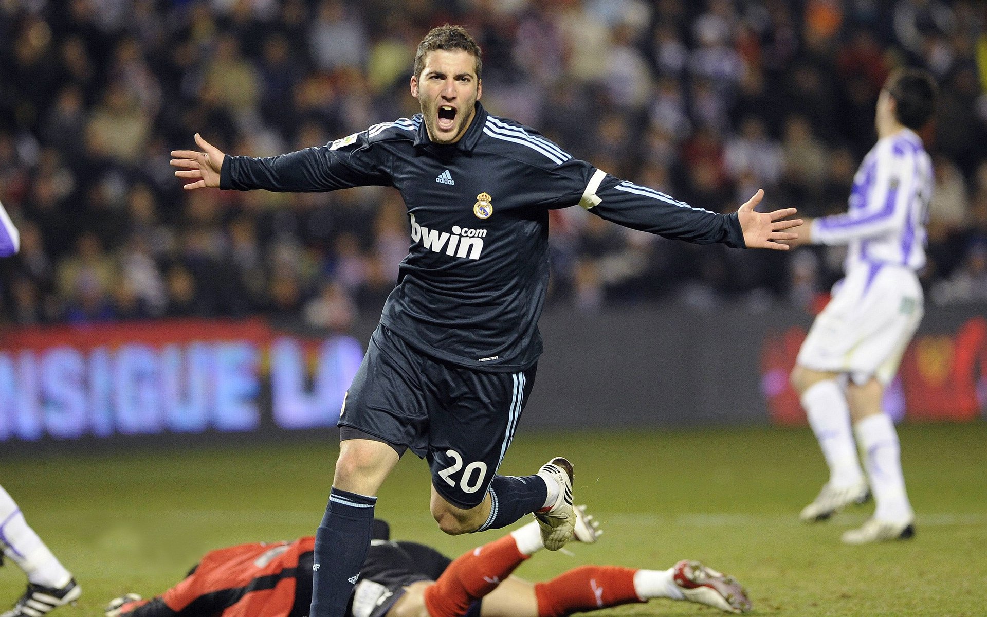 世界排名争夺战焦点战，里昂战术压制牙买加，技术流完胜身体流